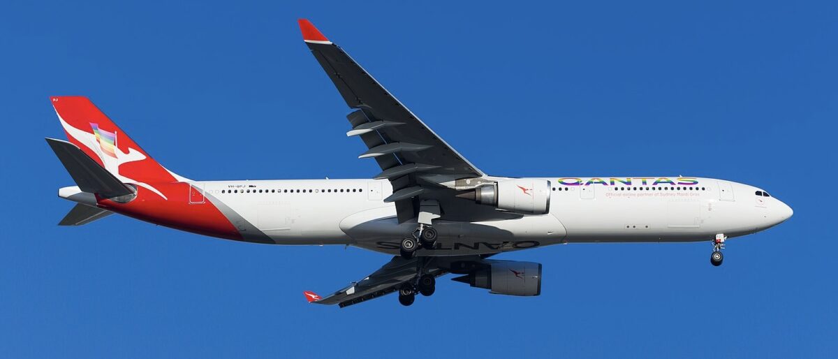 Qantas Airbus A330 300 VH QPJ on finals into Brisbane Airport